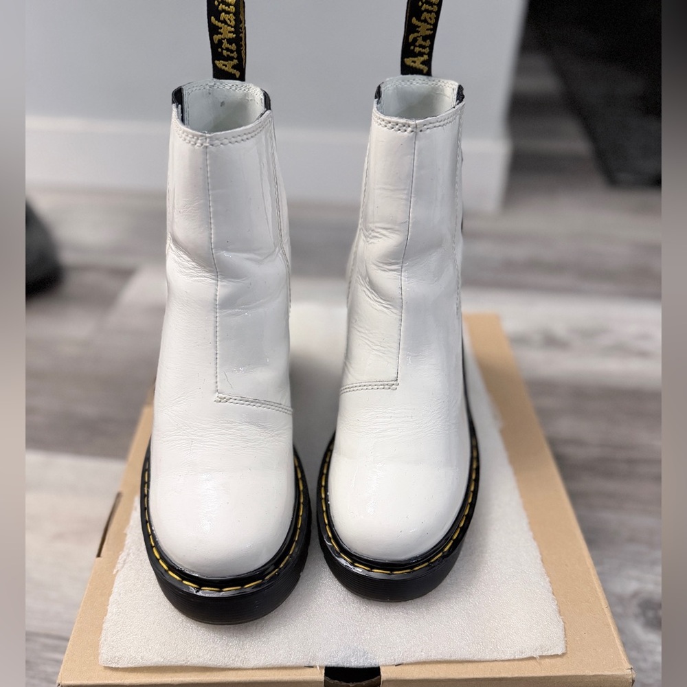Dr Martens SPENCE LEATHER FLARED HEEL CHELSEA BOOTS - Picture 3 of 5